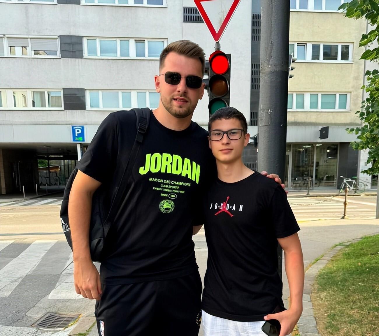 J9官网- 东契奇在欧洲联赛 